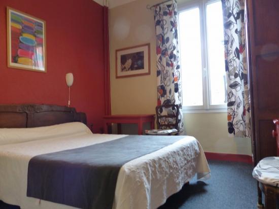 CHAMBRE 5 (étage 2) Hôtel pas cher Saint-Maximin-la-Sainte-Baume,